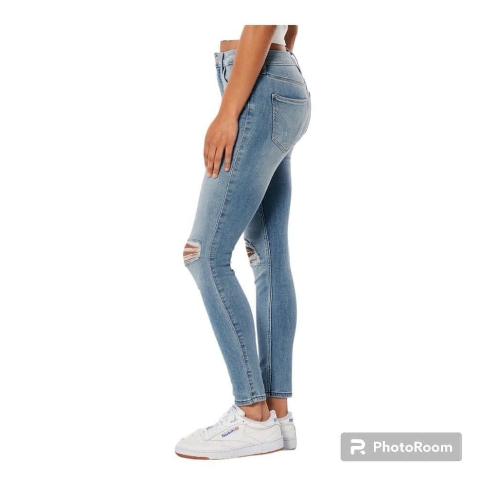 Hollister ultra high-rise, super skinny ripped knees jeans | 29